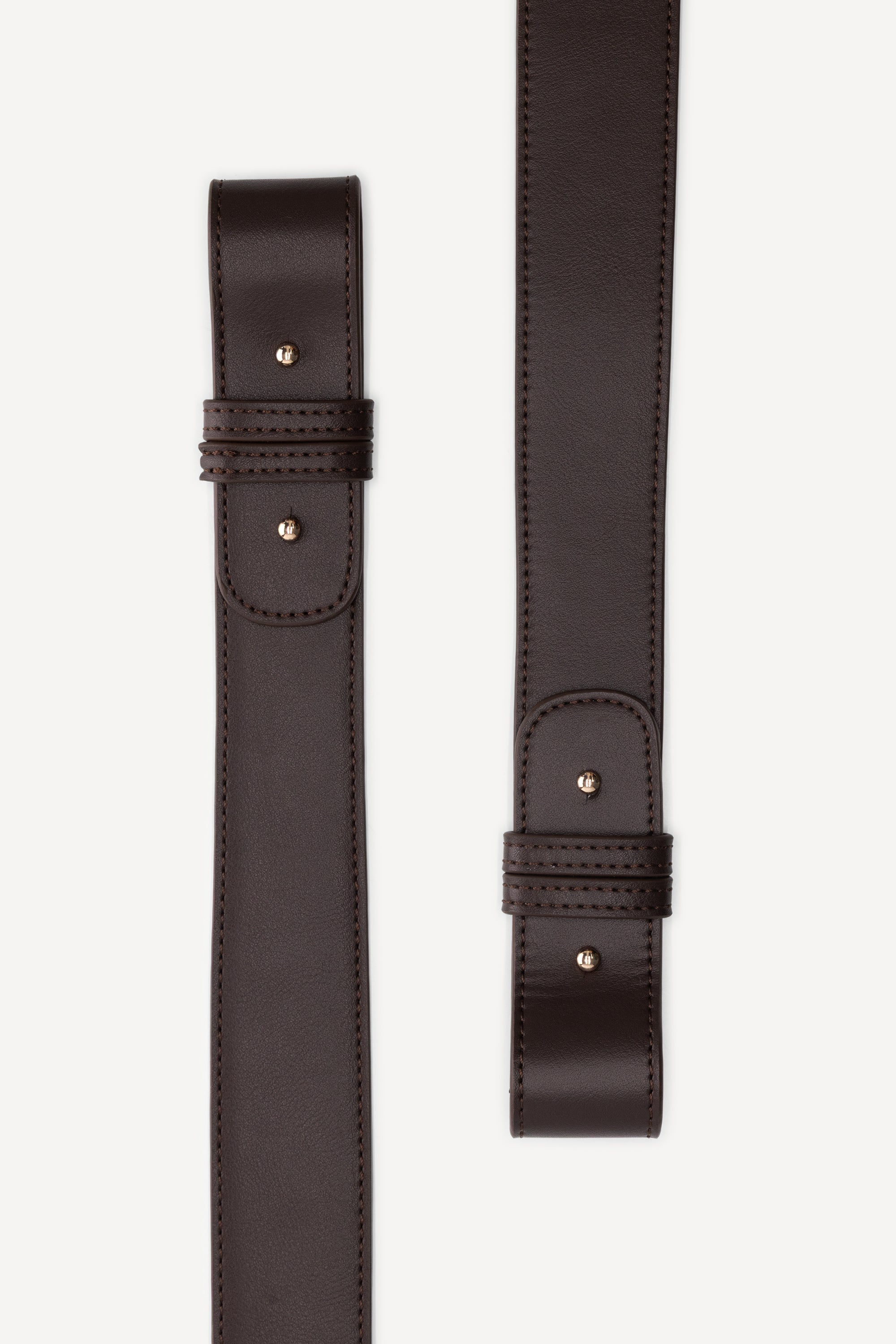 Detail van The Jackie Espresso luxe luiertas met verstelbare schouderband