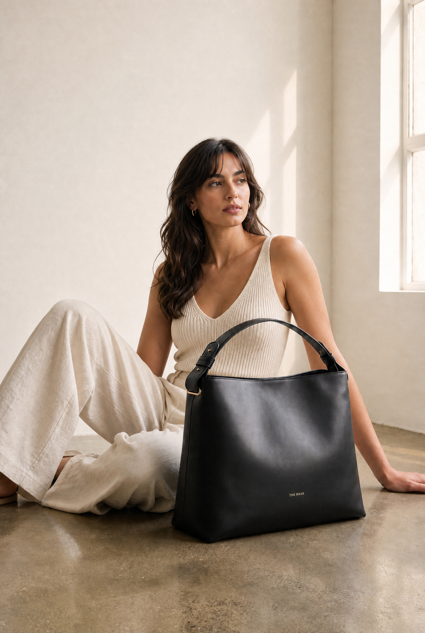 The Jimmi Black luxe luiertas in een stijlvolle lifestyle setting