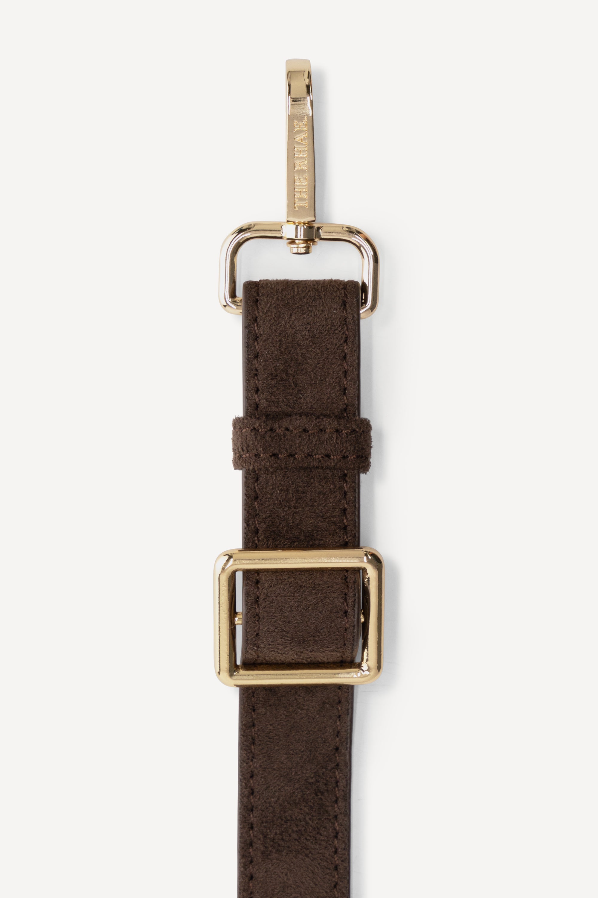 Detail van de verstelbare schouderriem met goudkleurige gesp van The Jackie Espresso luiertas