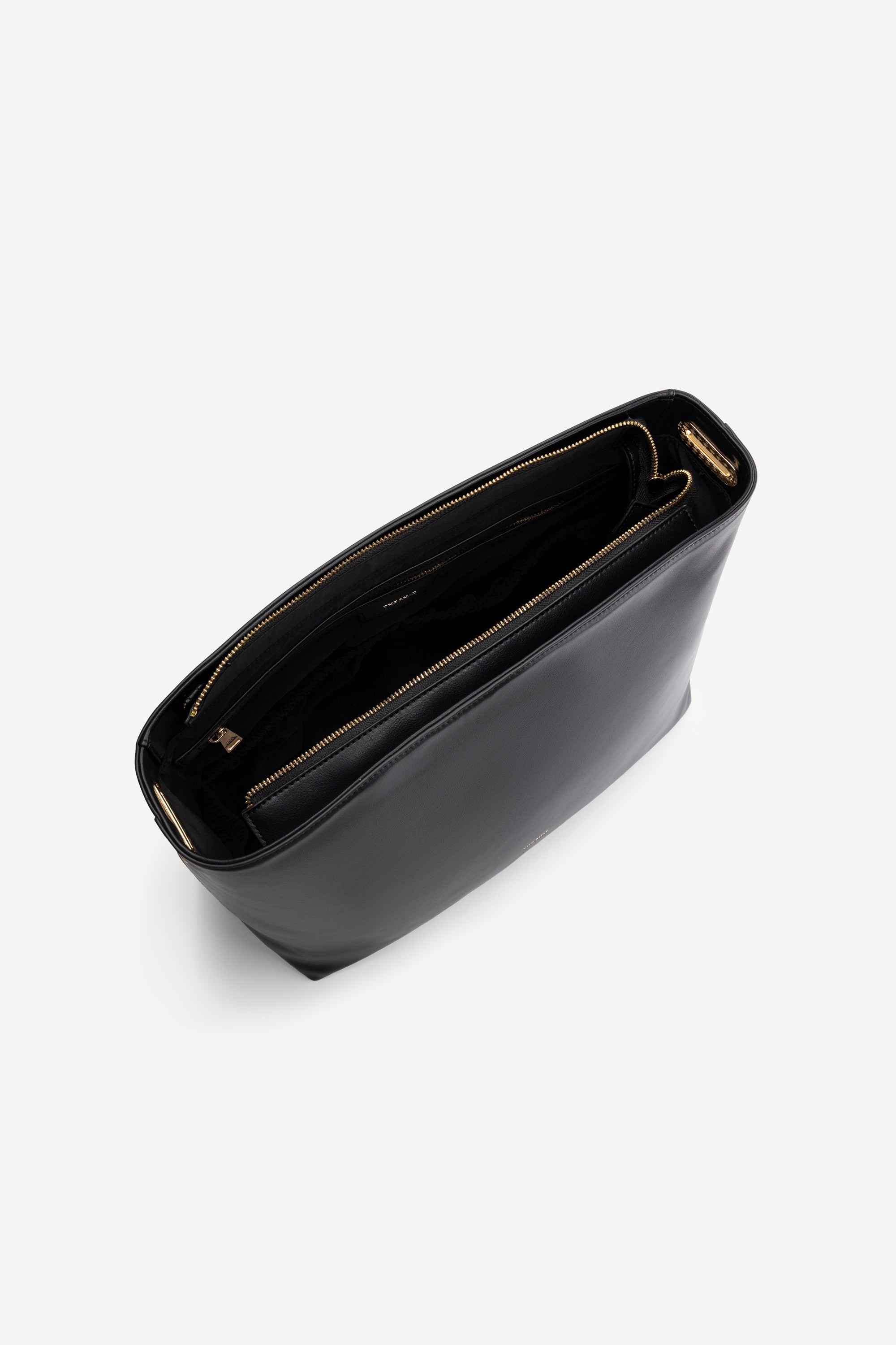 Bovenaanzicht van The Jimmi Black luxe luiertas met ritssluiting