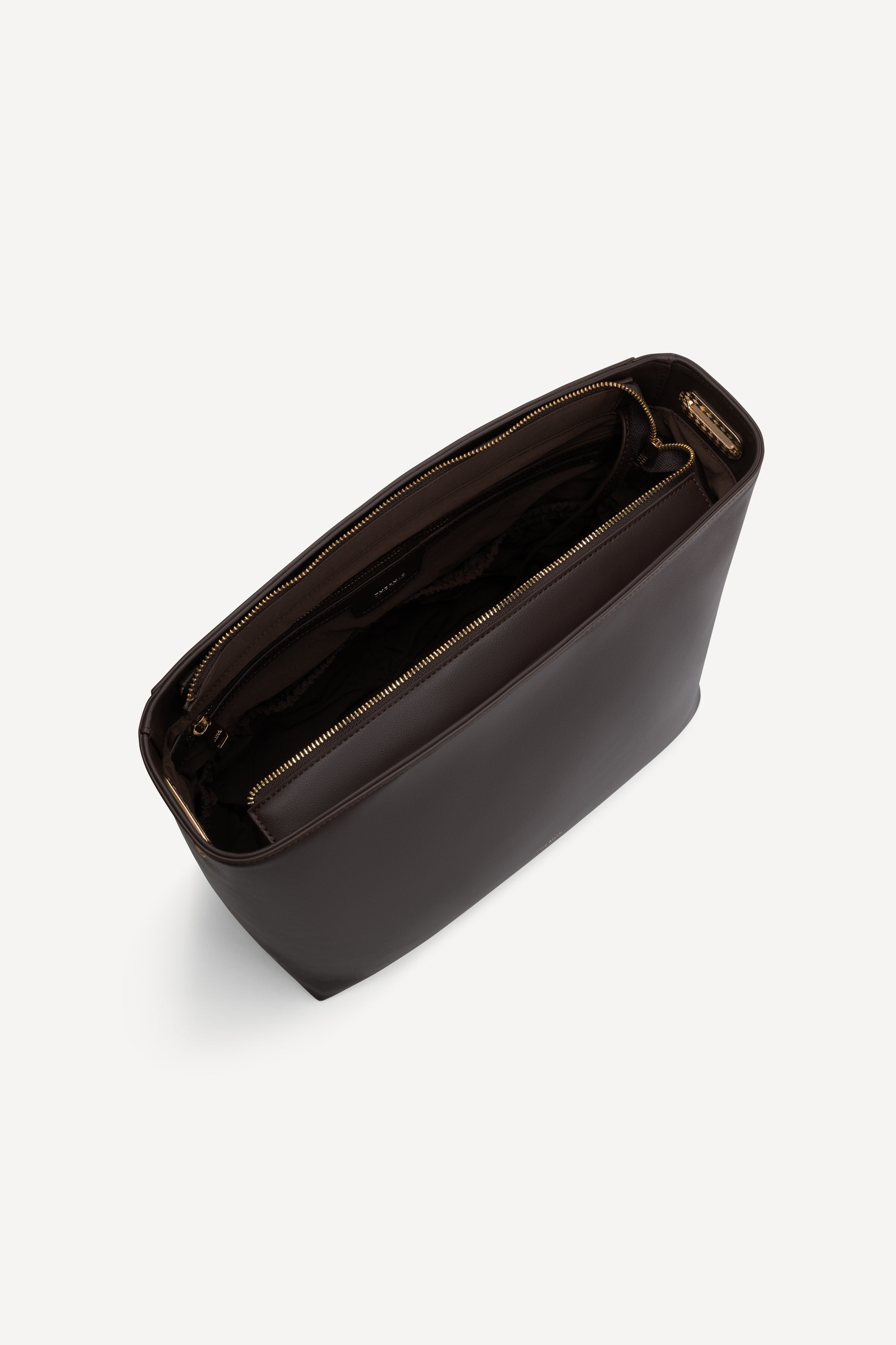 Bovenaanzicht van The Jimmi Espresso luxe luiertas met ruim hoofdvak